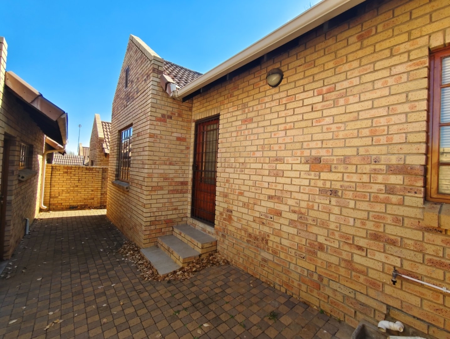 To Let 2 Bedroom Property for Rent in Pentagon Park Free State